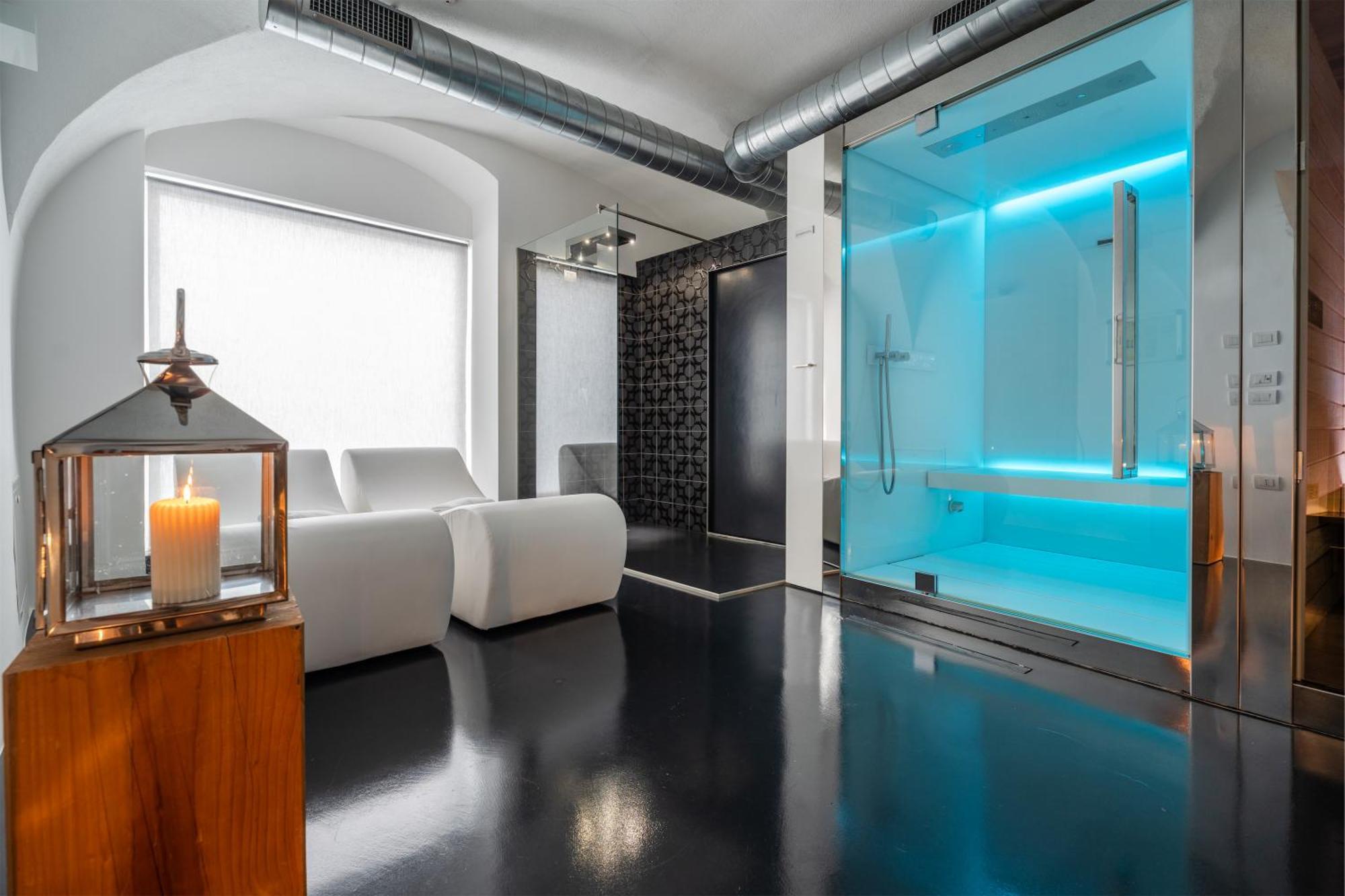 On The Rock Hotel Арко Екстериор снимка
