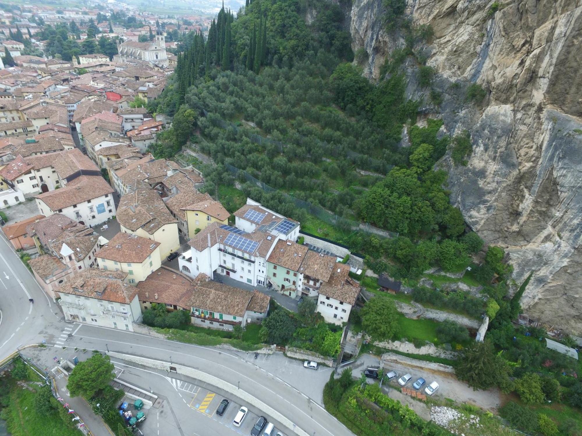 On The Rock Hotel Арко Екстериор снимка